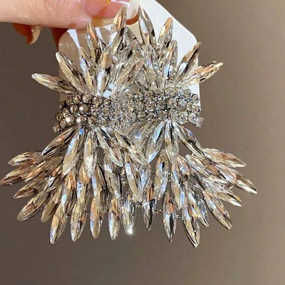 Silver Fancy elegant Women's rhinestone glam Earrings - Picture 6 of 8